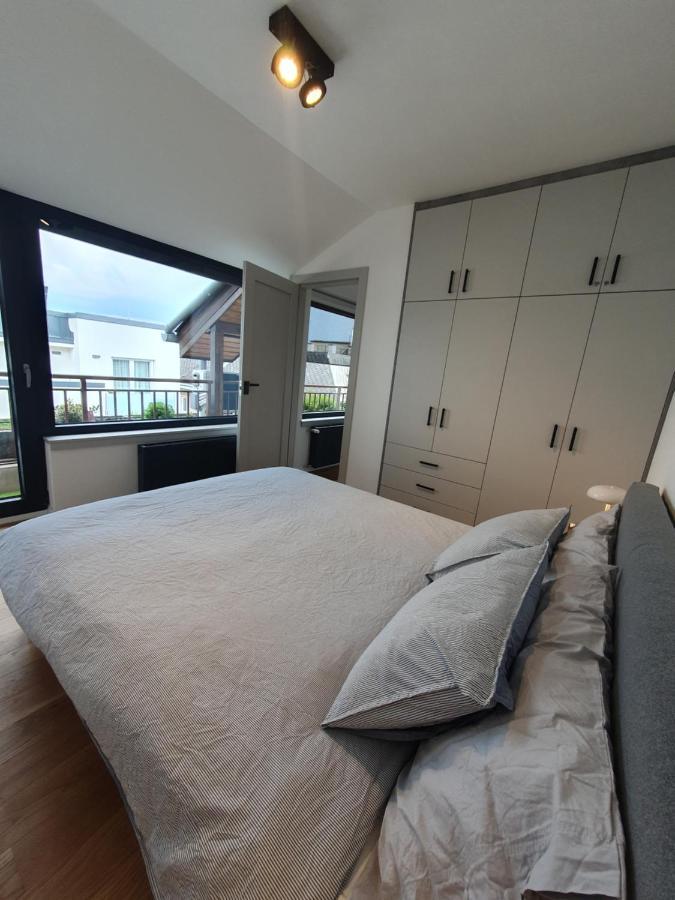 Modern Top Floor Loft With Balcony Budapest Exterior foto