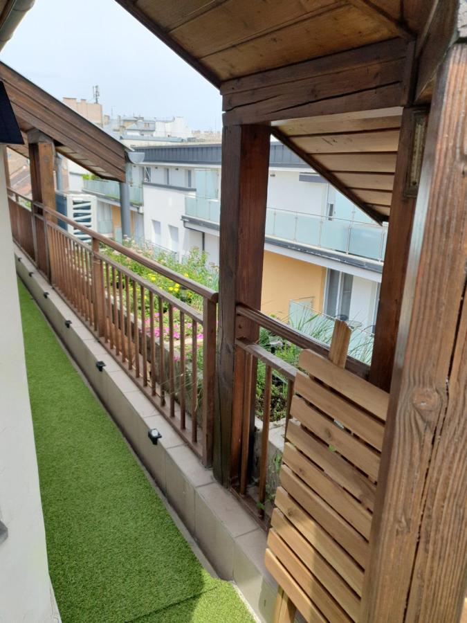Modern Top Floor Loft With Balcony Budapest Exterior foto